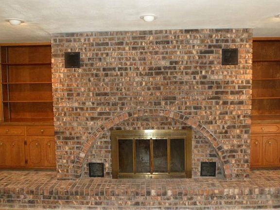 Fireplace is not used due to insurance policy.