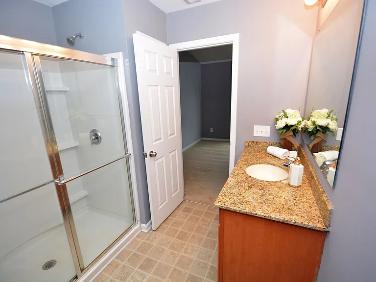 12736 Livengood Ln — Photo 18