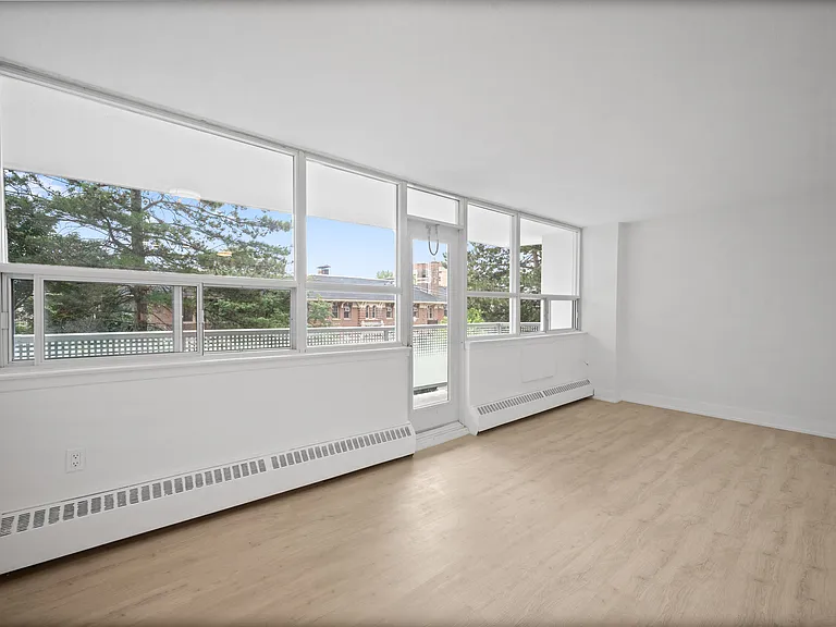 33 Erskine Ave — Photo 33