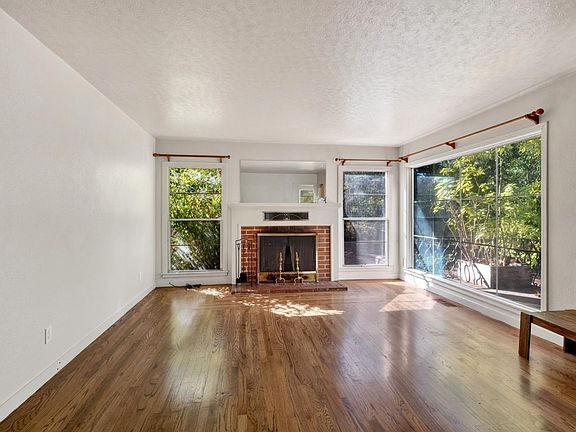 5th image of 910 S Cloverdale Boulevard