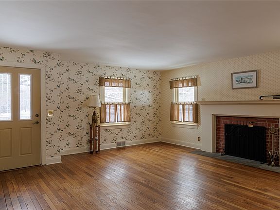 5th image of 1029 Pittsford Victor Rd