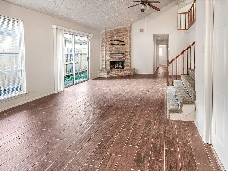 10025 Rosbrook Dr — Photo 2