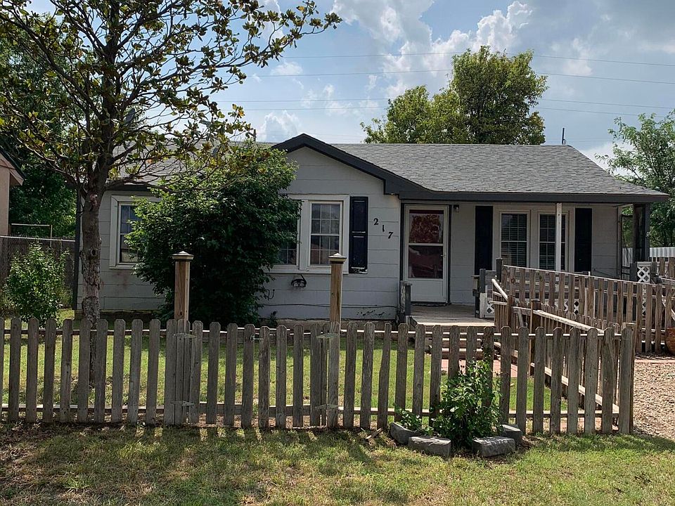 2nd image of 217 N Meredith Ave
