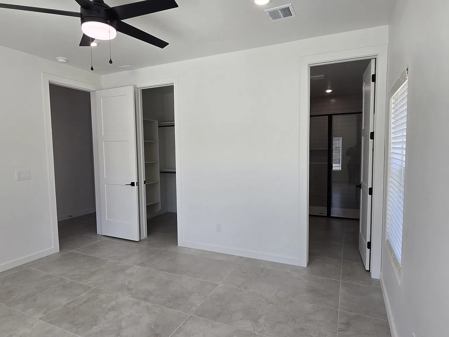 4 bed, 1879 sqft, $2,550 — Photo 2