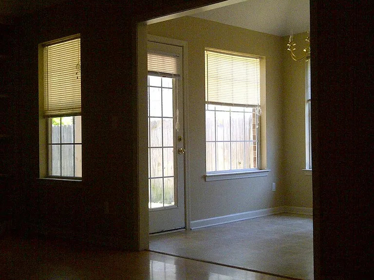1384 Marhill Cv — Photo 3