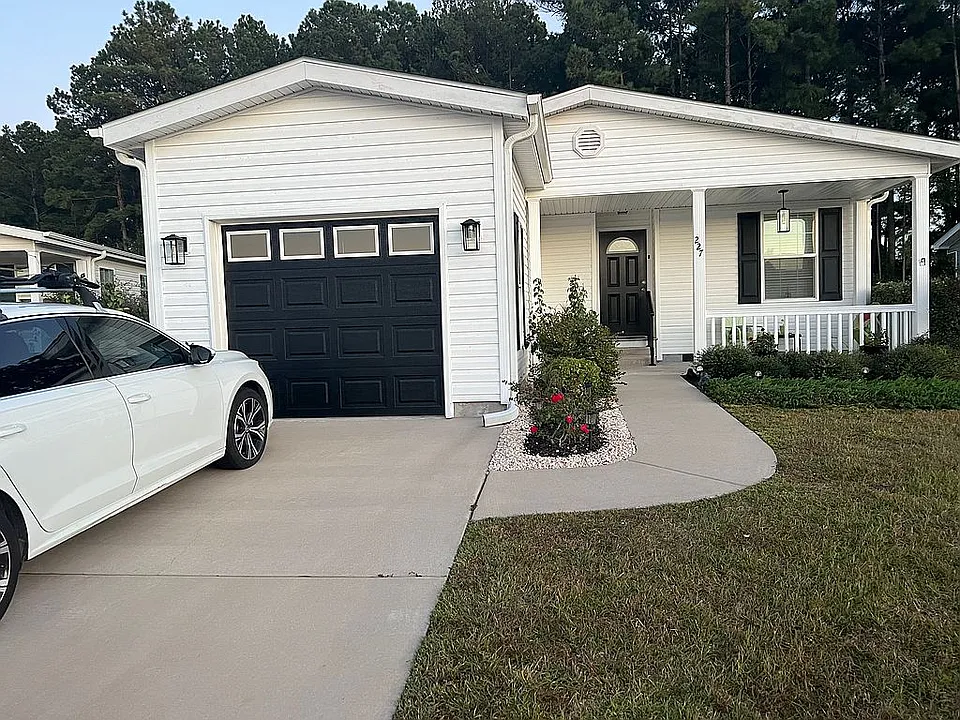 227 Lakeside Crossing Dr — exterior photo