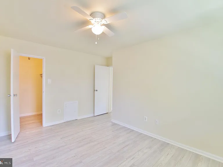 8612 Walutes Cir #B — Photo 16