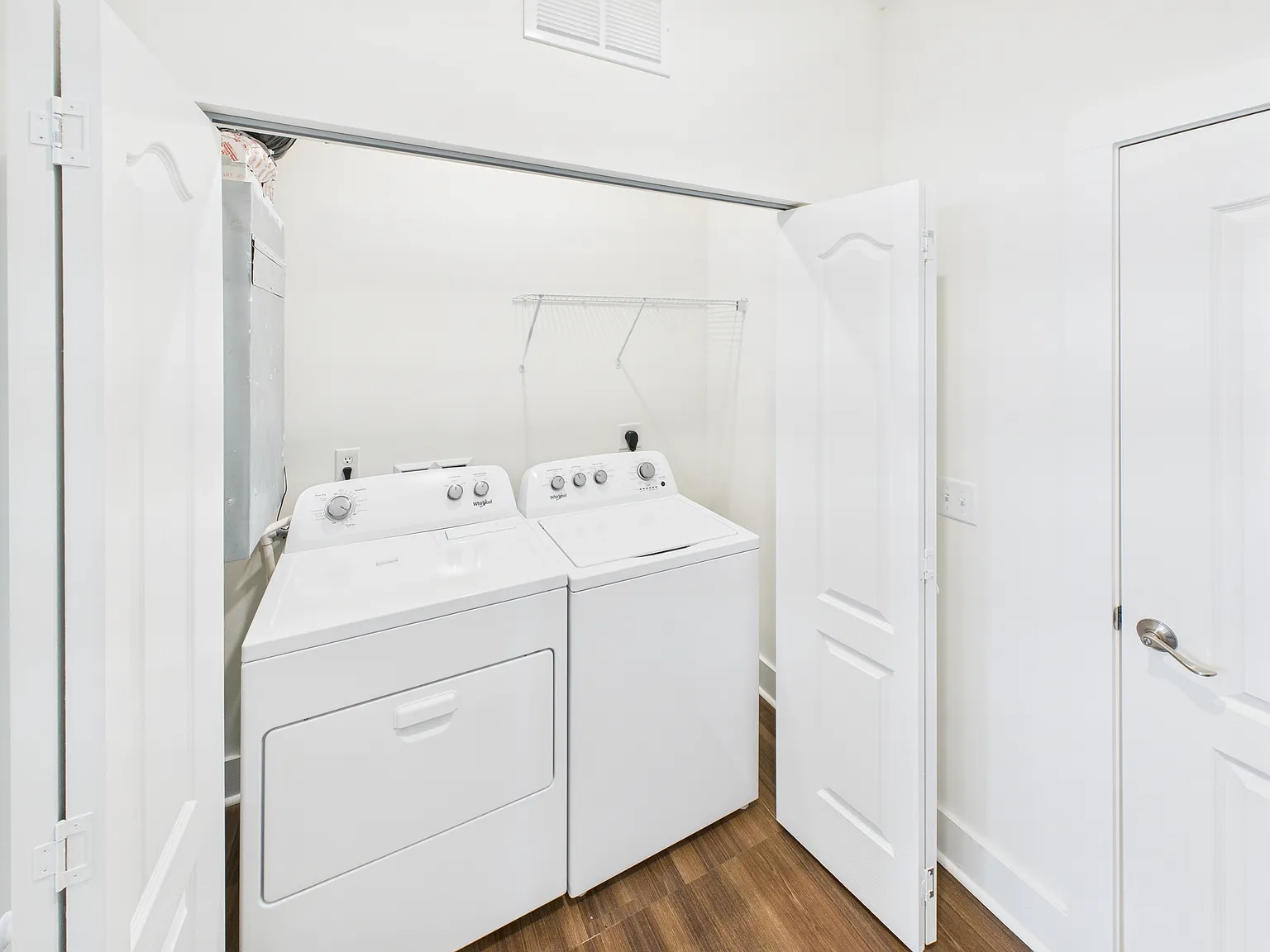 1 bed, 874 sqft, $1,989 — Photo 4
