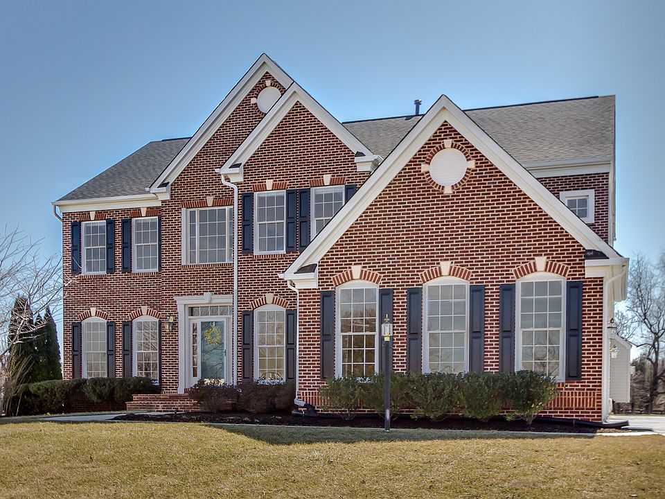 5bdr/4.5baths/3 car garage