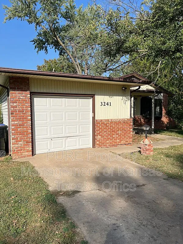 3 bed, 1.0 bath, 960 sqft, $1,325 — Photo 4