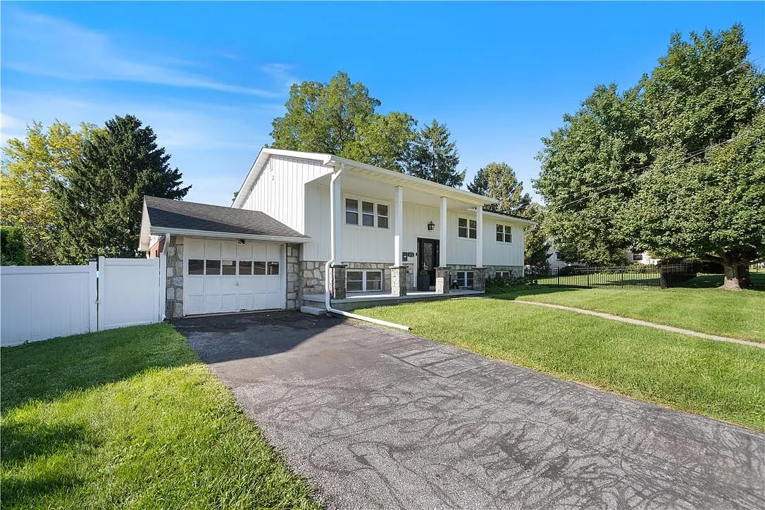 5 bed, 3.0 bath, 1976 sqft, $3,600 — Photo 3