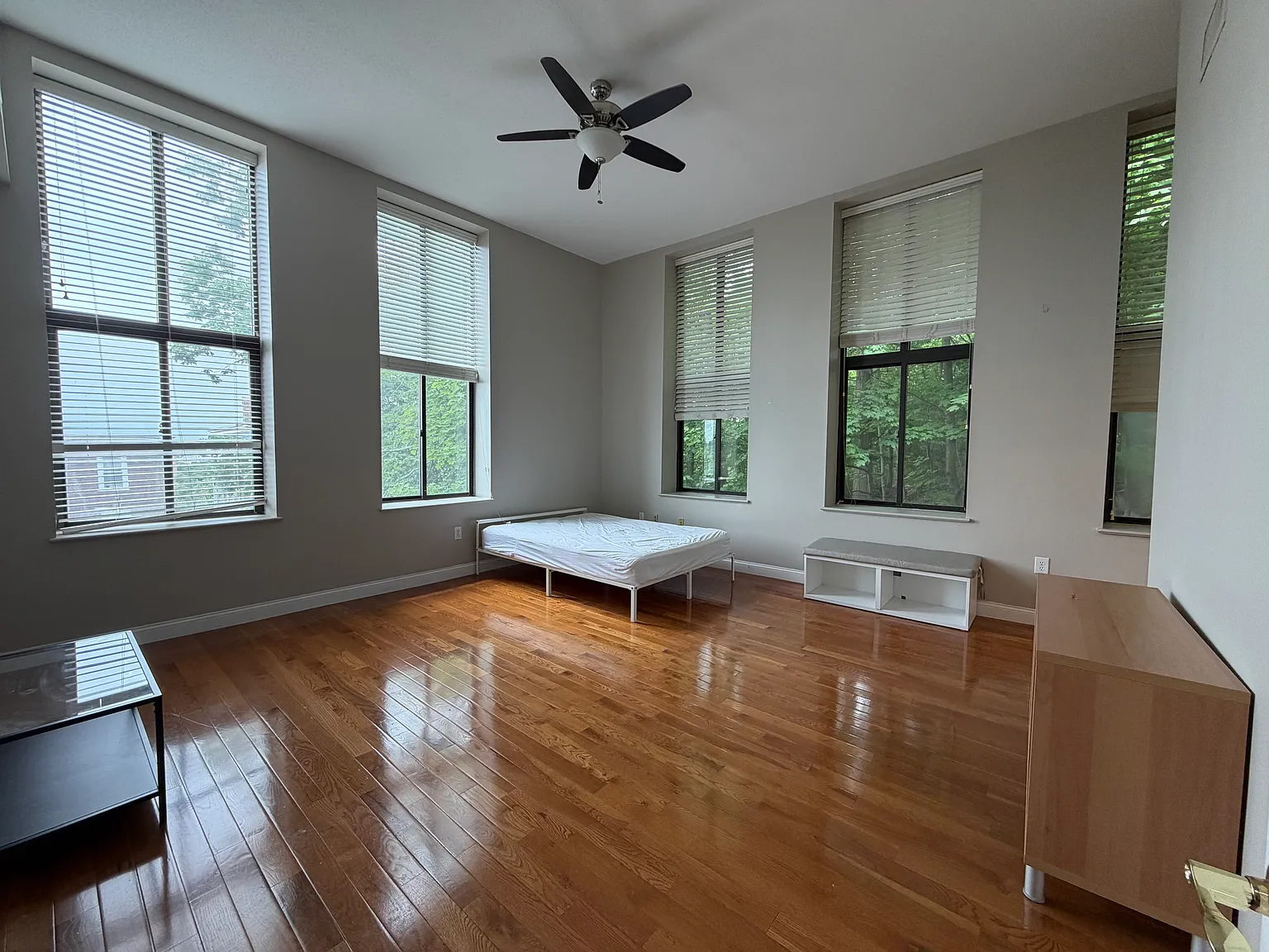 4 bed, 1700 sqft, $1,400 — Photo 1