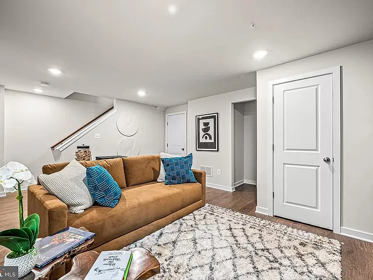 97 Four Leaf Dr — Photo 3