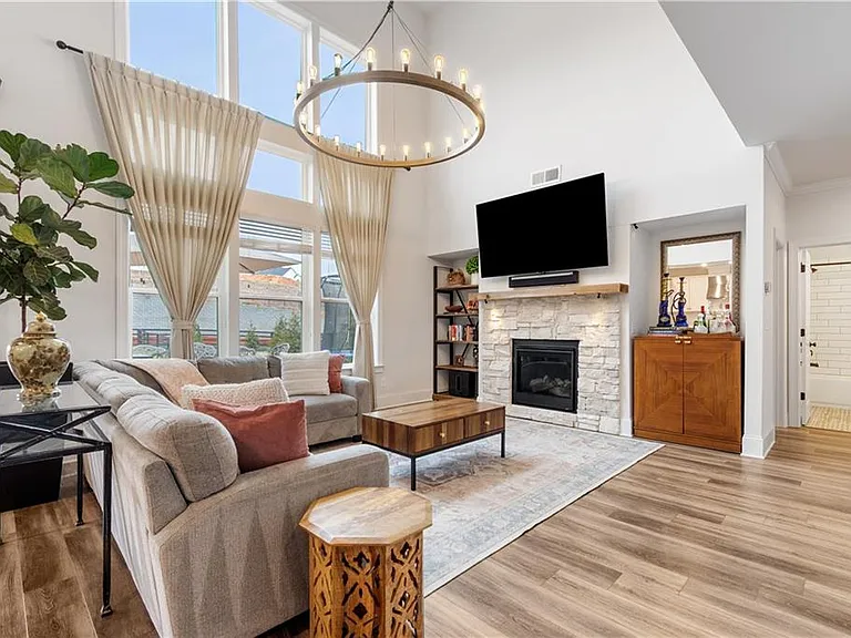 409 Carmichael Cir — Photo 15