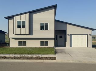 901 Bennington Dr, Box Elder, SD 57719