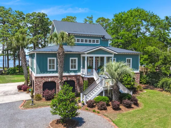 423 Lake Moultrie Dr, Bonneau, SC 29431
