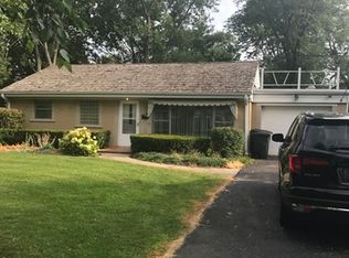 1940 Maplewood Rd, Northbrook, IL 60062