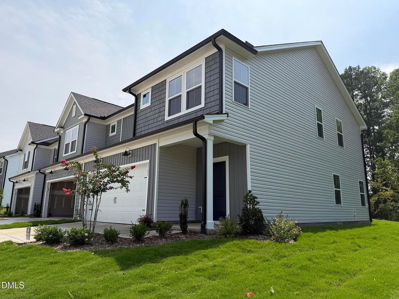 3 bed, 2.5 bath, 1872 sqft, $2,250 — Photo 2