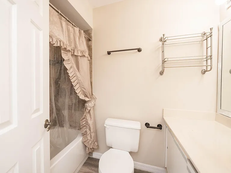 47 Bogart Pl — Photo 15