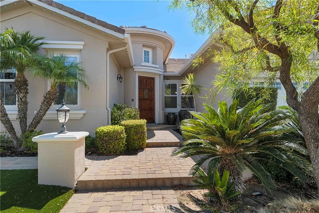 4 bed, 4.5 bath, 3303 sqft, $8,550 — Photo 2