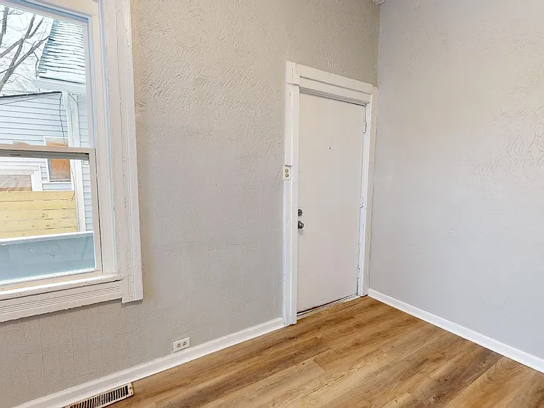 3344 Seymour Ave — Photo 3