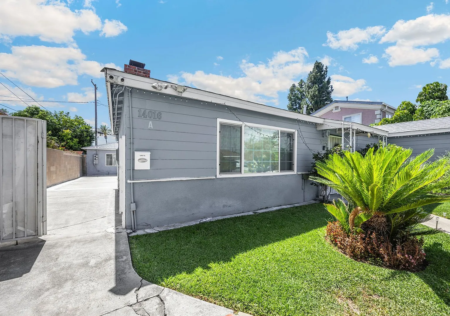Charming & Spacious 2-Bedroom Home in Whittier — Photo 3