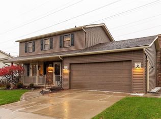 4940 Coral Gables Dr, Parma, OH 44134