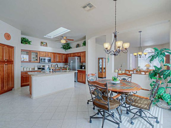 4th image of 1025 E Mountain Vista Dr
