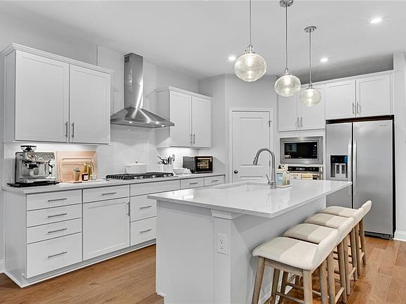 5th image of 400 Renwood Trl