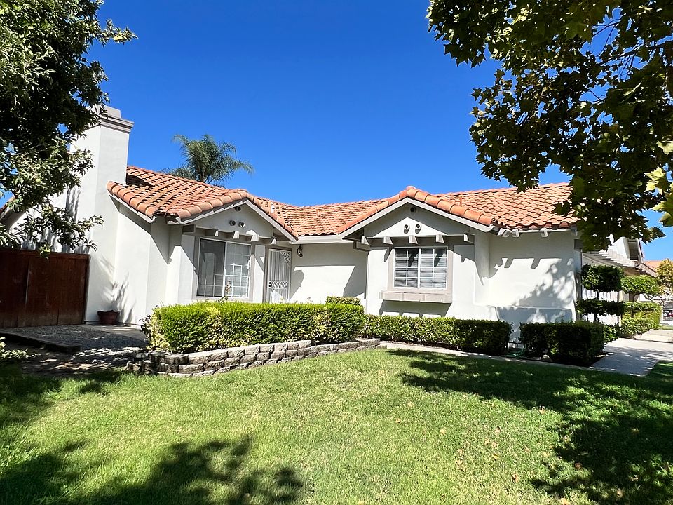 1st image of 39939 Ravenwood Dr