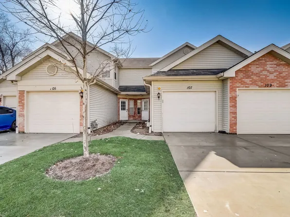 107 Golfview Dr, Glendale Heights, IL 60139