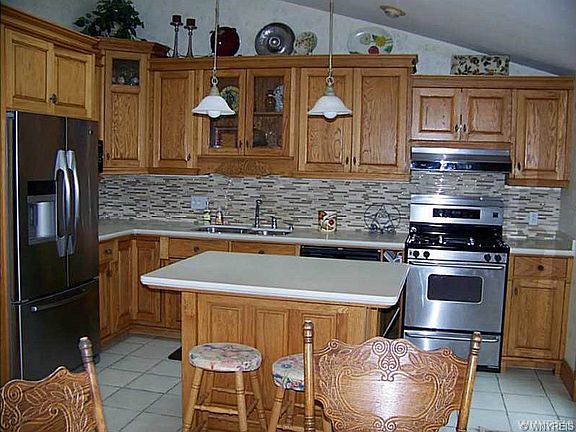 4th image of 24 Janine Ct