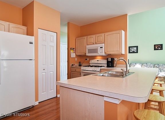 4th image of 105 Walden Ct