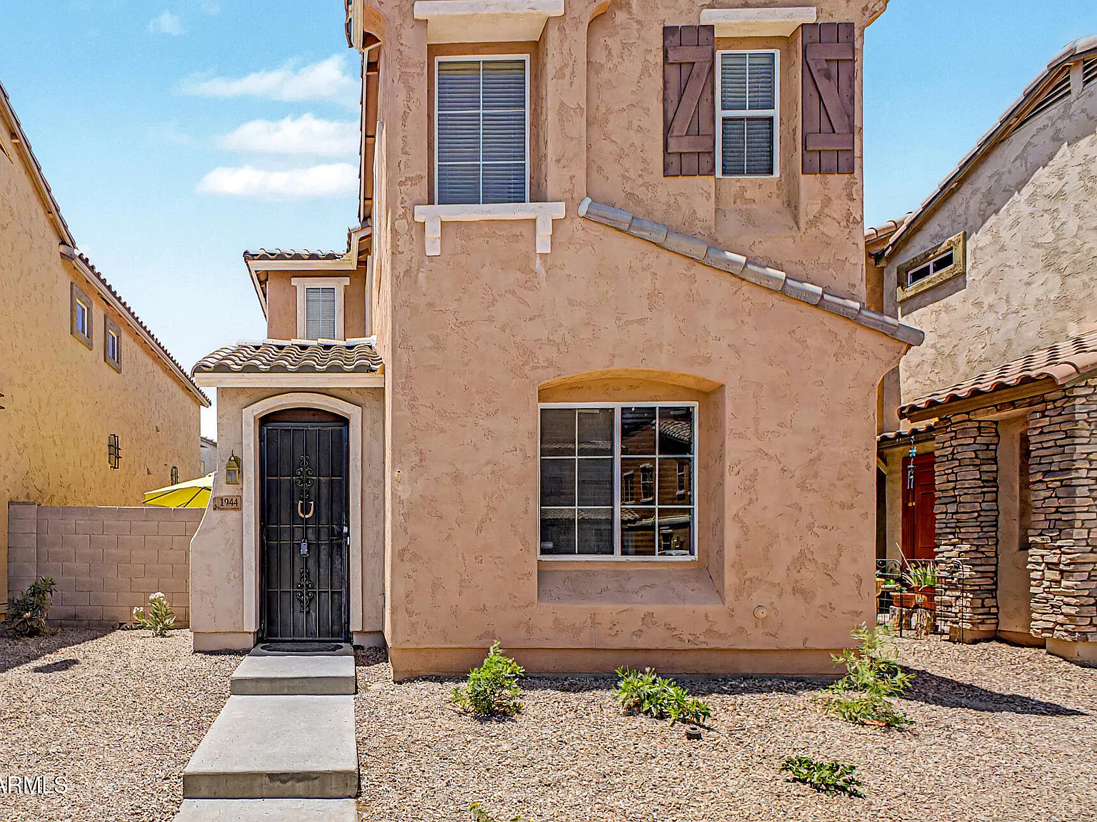 3 bed, 2.5 bath, 1557 sqft, $2,049 — Photo 2