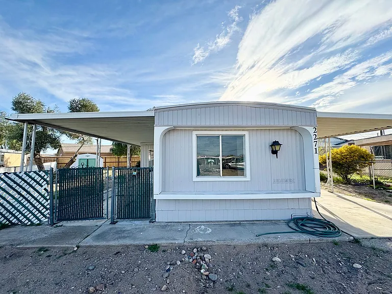 2271 Riverview Ct — Photo 1