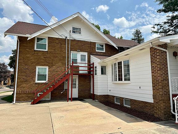 3rd image of 416 Lake Ave
