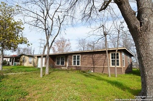 1st image of 735 Edgebrook Ln