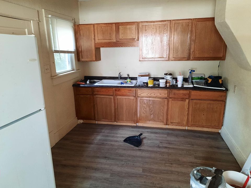 1st image of 301 W 12th Ave