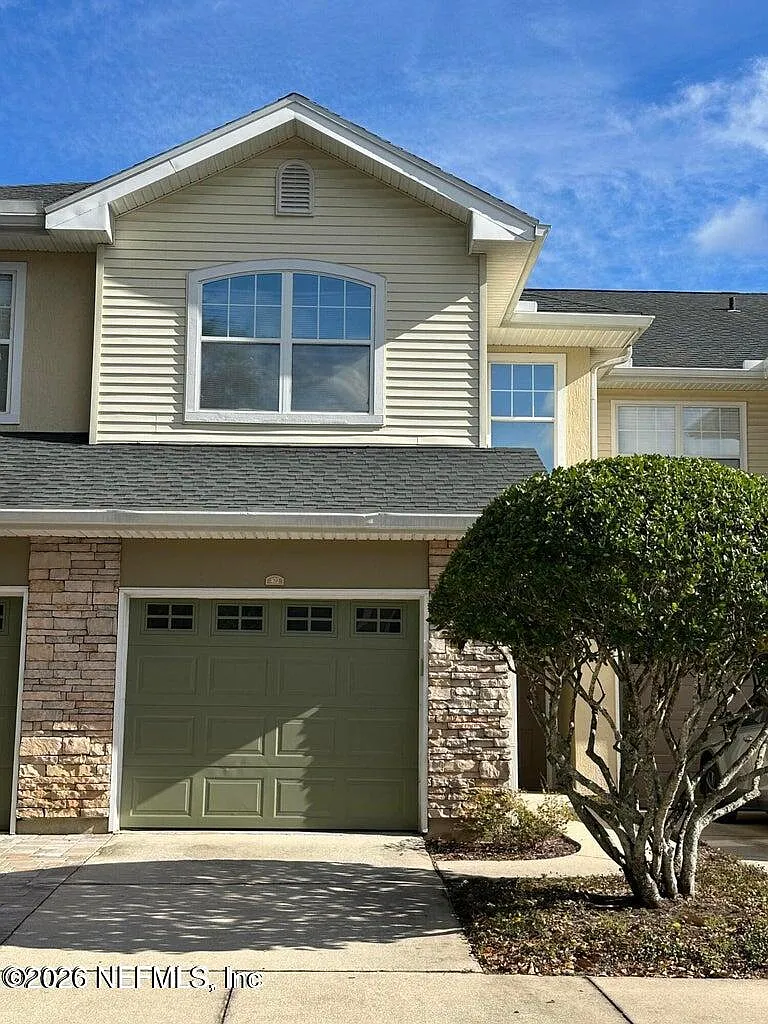 3 bed, 2.5 bath, 1681 sqft, $1,750 — Photo 1