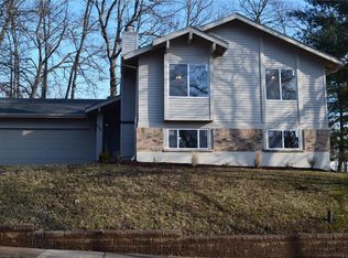 430 Holly Garden Ct, Ballwin, MO 63021
