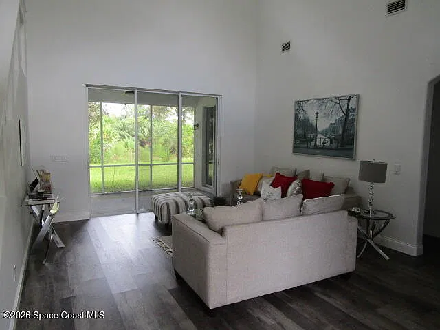 4 bed, 2.5 bath, 2784 sqft, $3,100 — Photo 3