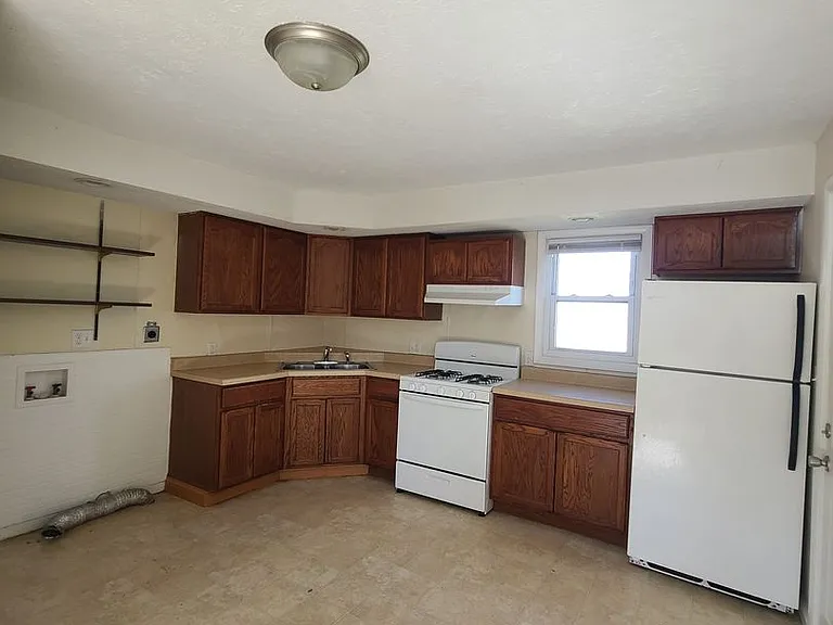 1412 N Champaign St — Photo 7