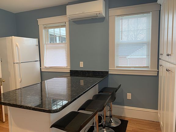 3rd image of 31 Clyde St Unit 31