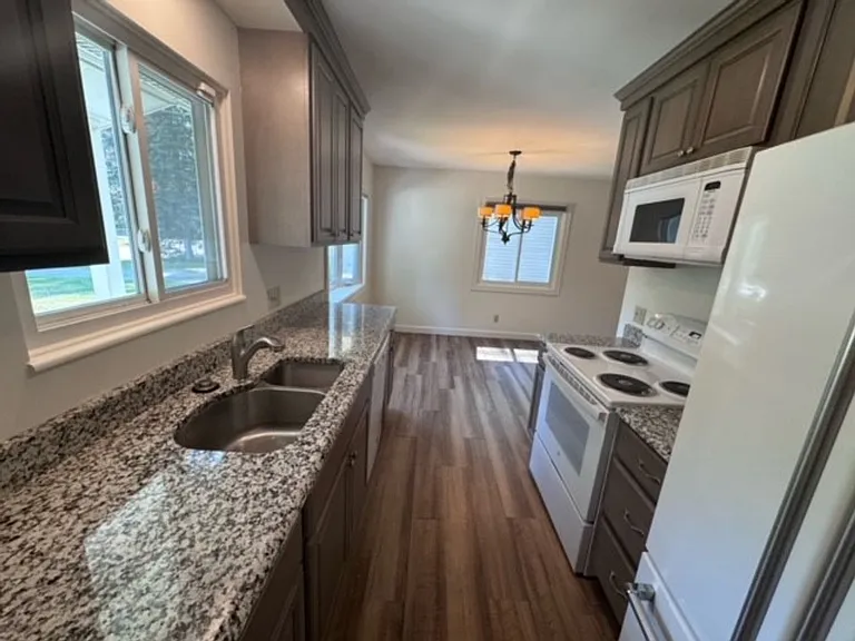 1610 Indian Woods Dr — Photo 3