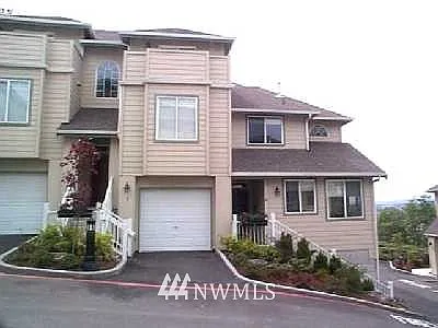 821 Sunset Boulevard NE #A photo 1