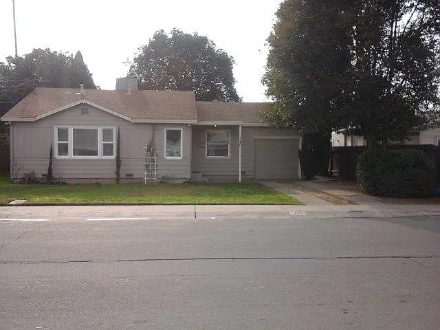 720 Jewell Ave photo 1