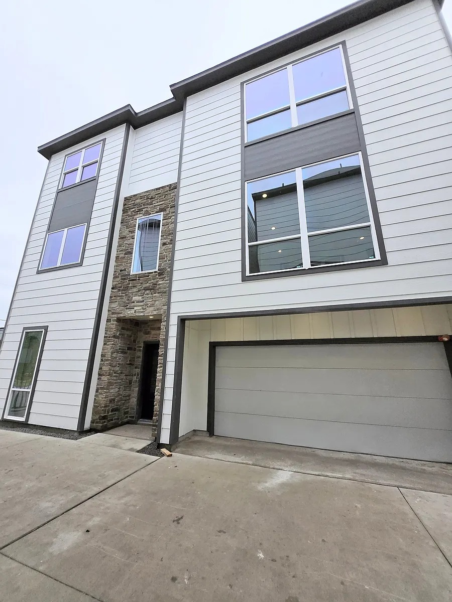 Building Photo - 2706 Nagle St