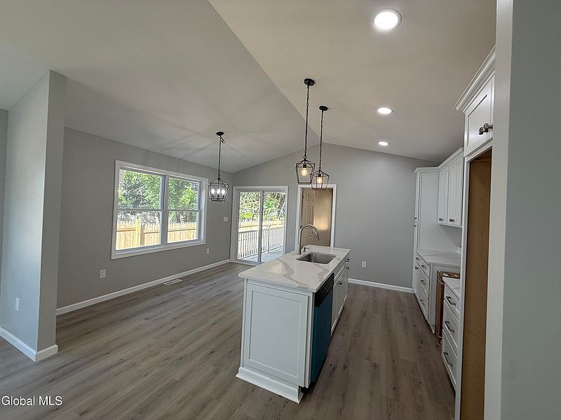 3rd image of 34 Baldwin Avenue