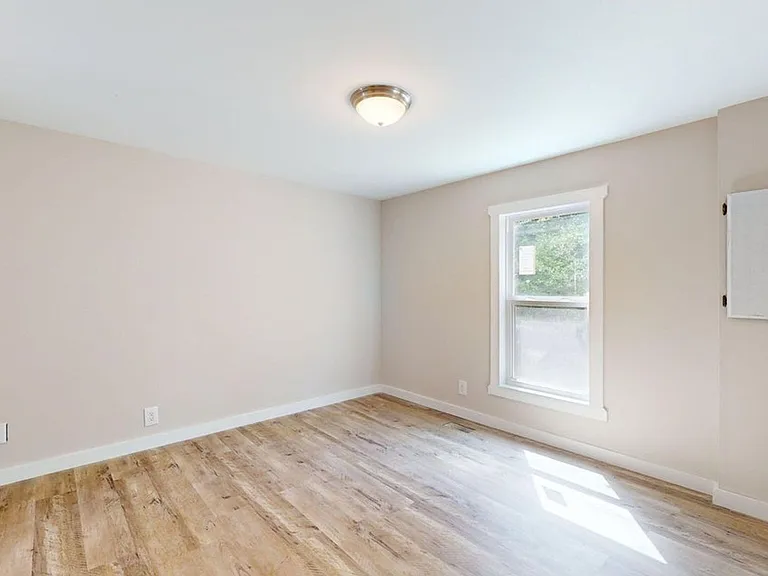 308 Queens Rd — Photo 22