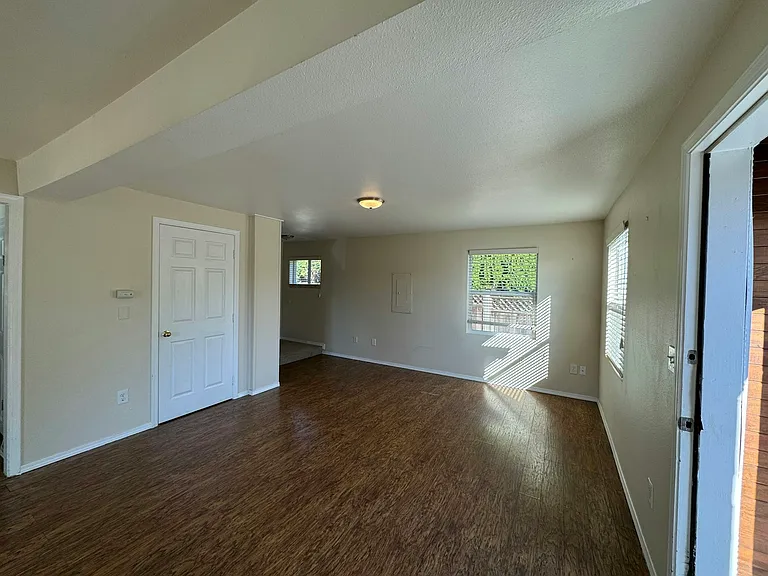 2804 McLeod Rd — Photo 4